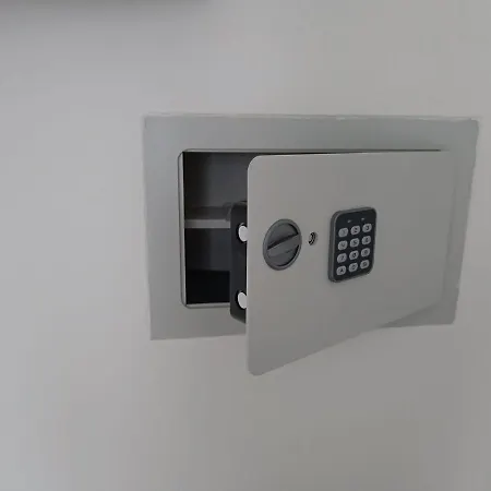 Lägenhet La Casa Di Luca-fiera E Stazione-private Parking Bologna