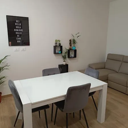 La Casa Di Luca-fiera E Stazione-private Parking ボローニャ