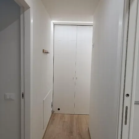 La Casa Di Luca-fiera E Stazione-private Parking