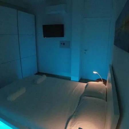 La Casa Di Luca-fiera E Stazione-private Parking Bologna