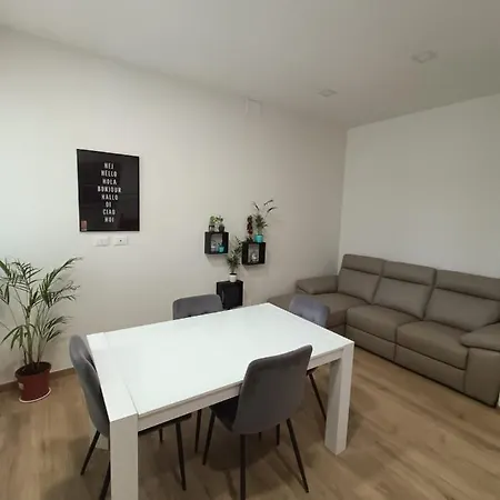 Lägenhet La Casa Di Luca-fiera E Stazione-private Parking Bologna