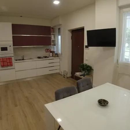 Lägenhet La Casa Di Luca-fiera E Stazione-private Parking Bologna