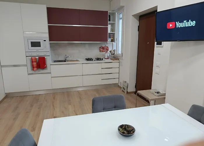 Апартаменты La Casa Di Luca-fiera E Stazione-private Parking